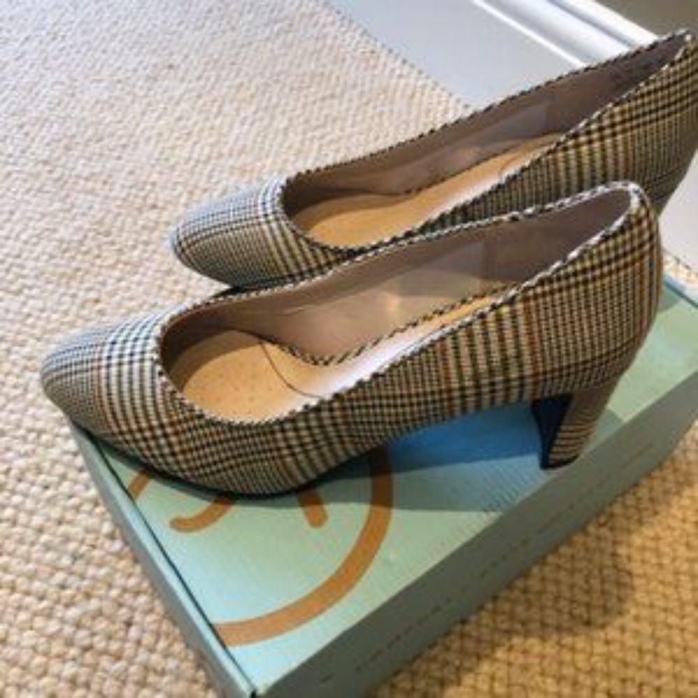Lifestride plaid pumps